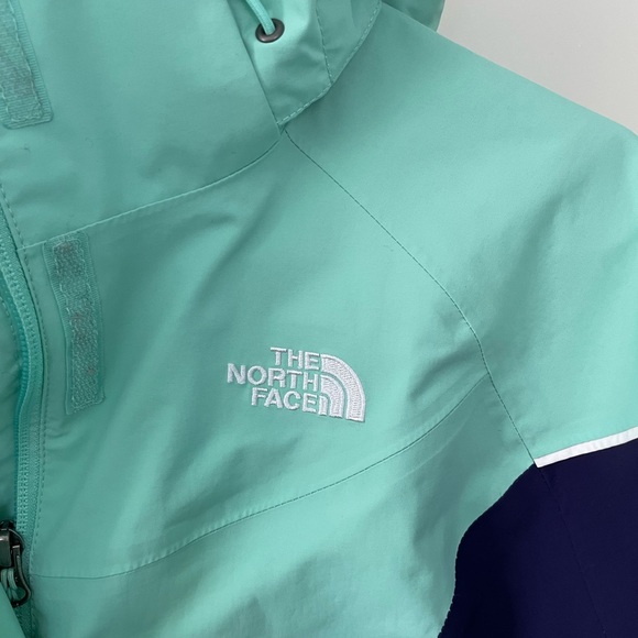 The North Face Women’s Small Jacket Shell Teal with Purple sides - Picture 3 of 10